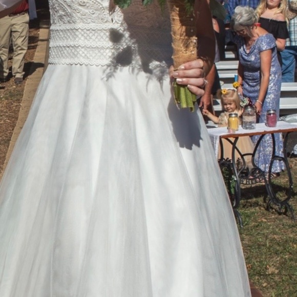 Beautiful Lace and Tulle Sleeveless A-Line Wedding Dress  Voyage Bridal Collecti - Picture 7 of 11